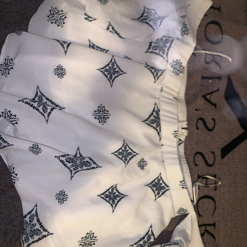 Off the shoulder flowy shirt!